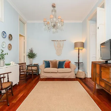 Warm & Beautiful 3 Bedroom In Anjos *