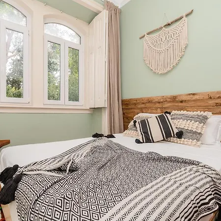 Warm & Beautiful 3 Bedroom In Anjos Лиссабон