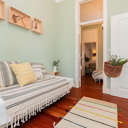 Warm & Beautiful 3 Bedroom In Anjos Апартаменты