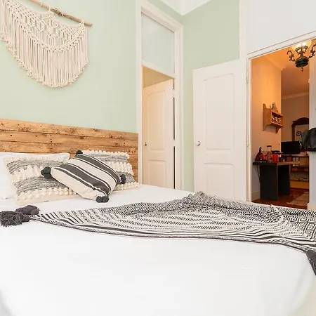 Warm & Beautiful 3 Bedroom In Anjos